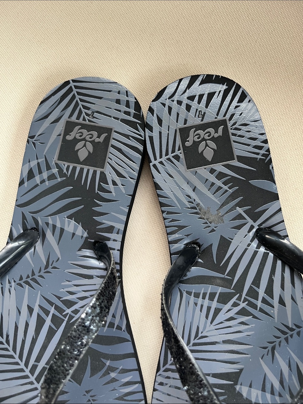 Reef Women's Black Glitter Strap Sandals with Gray Tropical Print - Picture 5 of 8